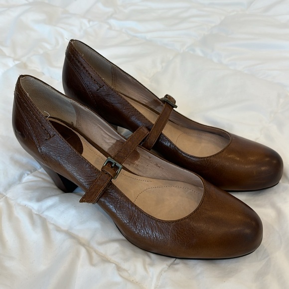 Size 10 Frye Lois Mary Jayne round toe pump. - Picture 4 of 12